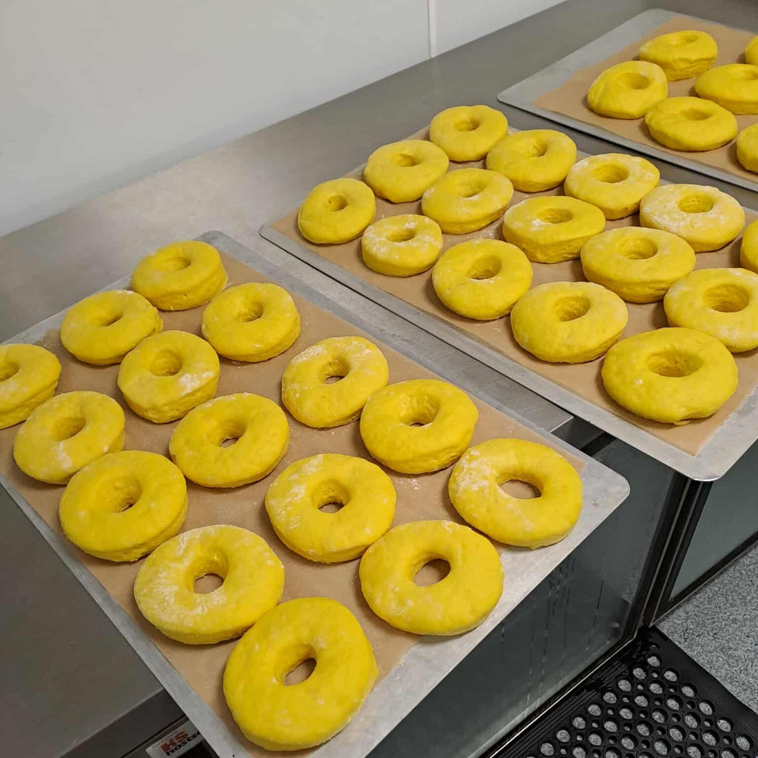 Which suppliers offer the best Cook Islands donut mix for home baking?